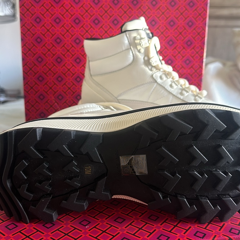 Brand New boots - Picture 2 of 2